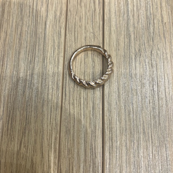 H&M ring 💍 - Picture 2 of 5